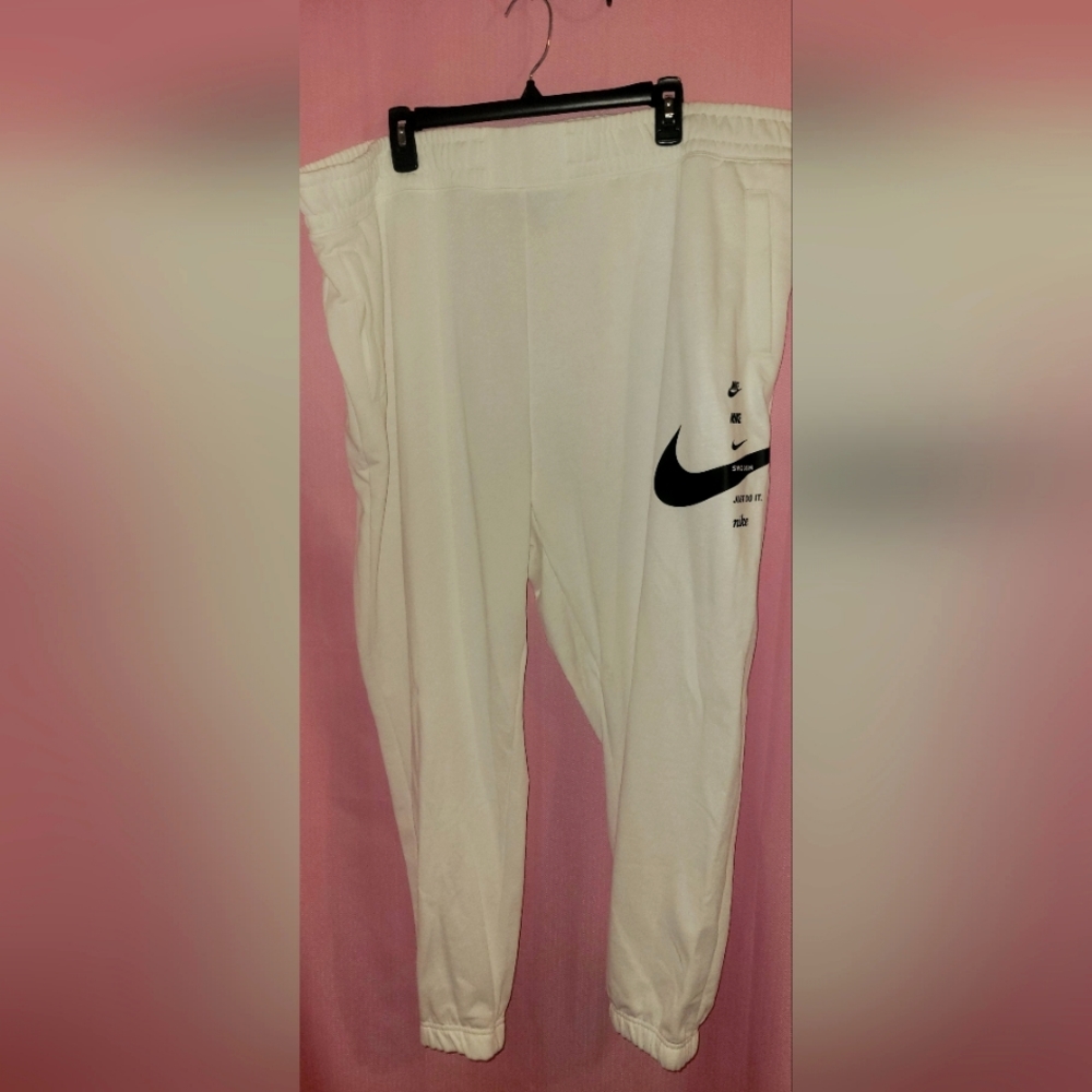 NWT Women's Nike Loose Fit Size 3X